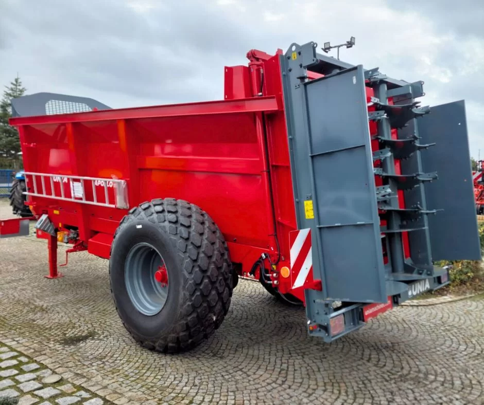 Rozrzutnik obornika UNIA – maszyna zapewniająca równomierne rozłożenie nawozu i wysoką trwałość konstrukcji. Kontroferta maszyn rolniczych Rolserwis.