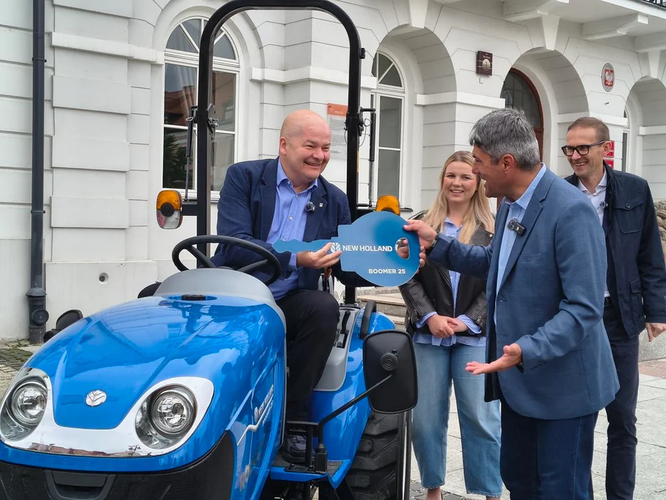 New Holland Boomer 25