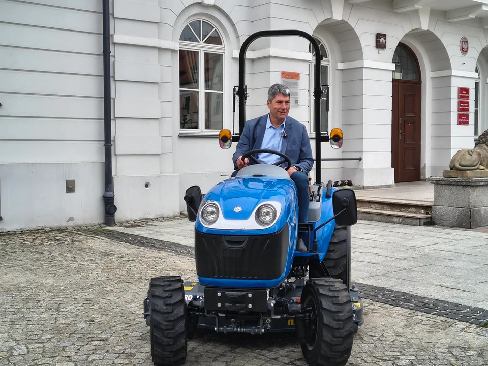 New Holland Boomer 25